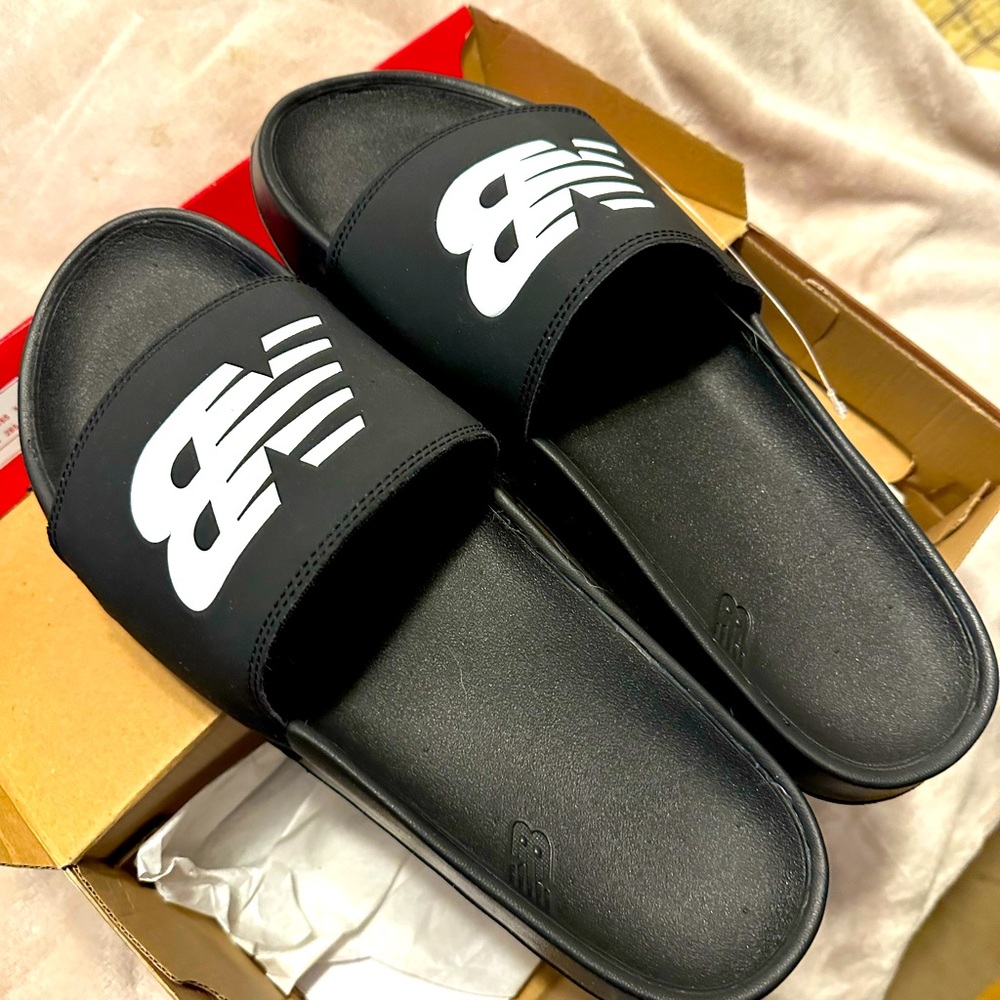 Men’s brand new new balance Sandles size 12